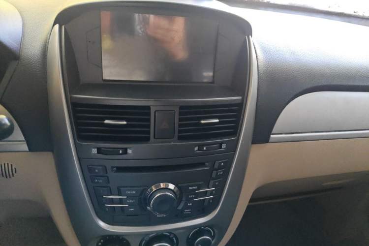 Used Buick Excelle 2011 1.6LX-AT Audio And AC Panel