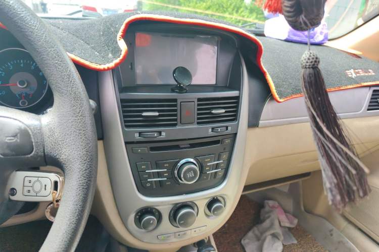 Used Buick Excelle 2011 1.6LX-AT Audio And AC Panel