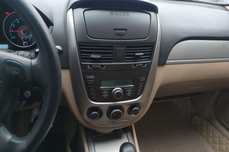 Used Buick Excelle 2011 1.6LX-AT Audio And AC Panel