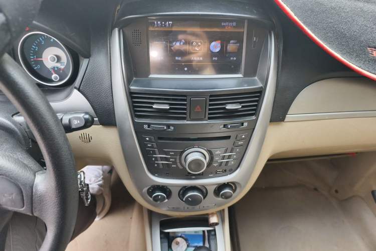 Used Buick Excelle 2011 1.6LX-AT Audio And AC Panel