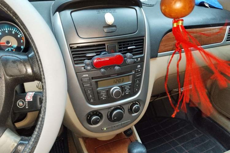 Used Buick Excelle 2011 1.6 LE-AT Audio And AC Panel