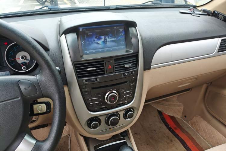 Used Buick Excelle 2011 1.6LX-AT Audio And AC Panel