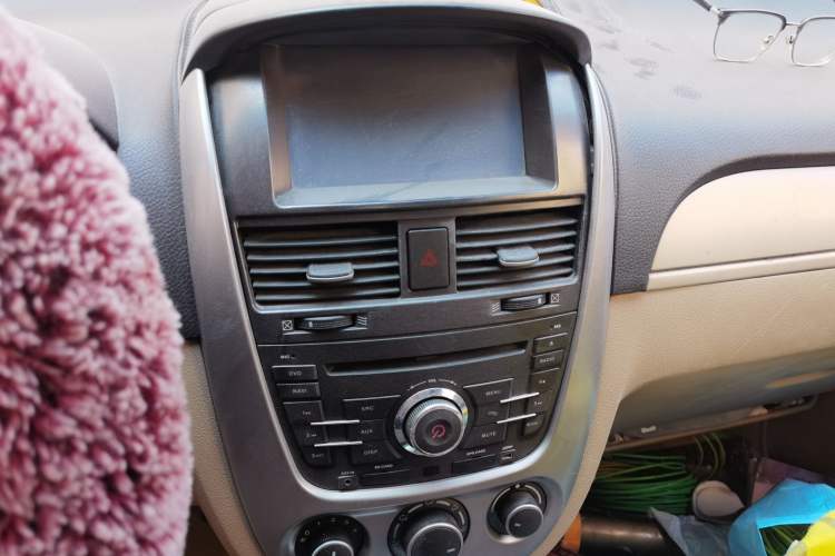 Used Buick Excelle 2011 1.6 LX-MT Audio And AC Panel