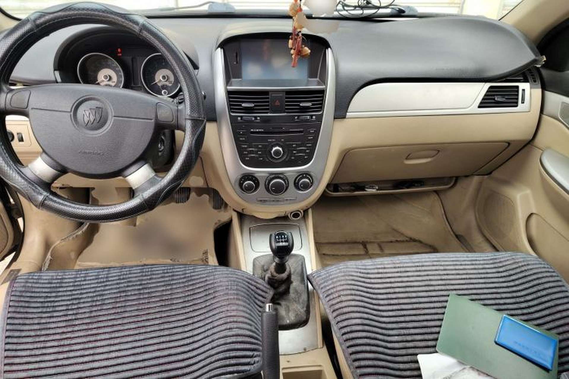 Used Buick Excelle 2011 1.6 LX-MT Center Console