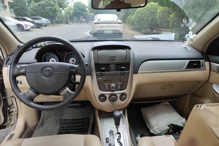 Used Buick Excelle 2011 1.6 LE-AT Center Console