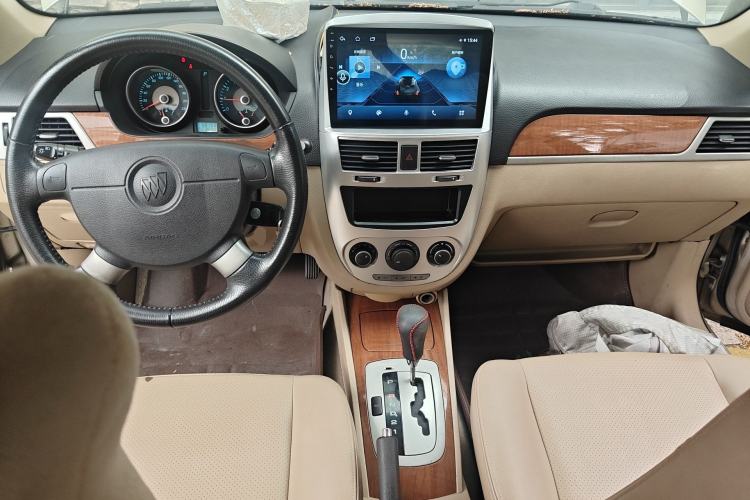 Used Buick Excelle 2011 1.6 LE-AT Center Console