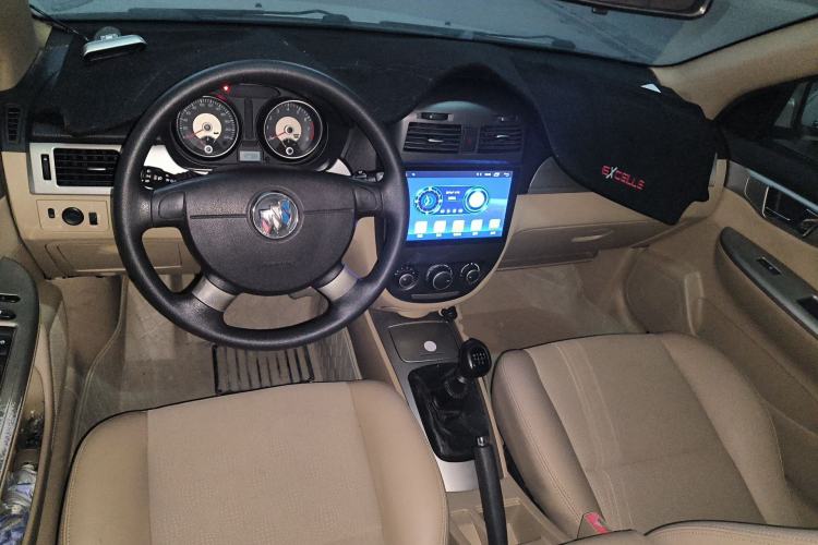 Used Buick Excelle 2011 1.6 LX-MT Center Console