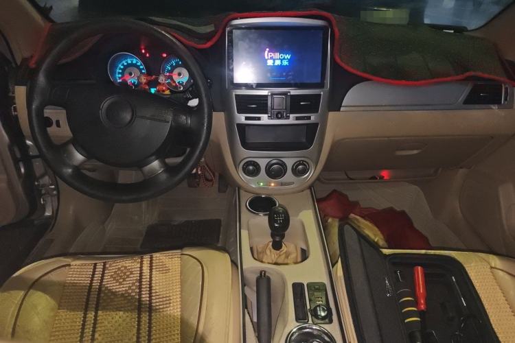 Used Buick Excelle 2011 1.6 LX-MT Center Console