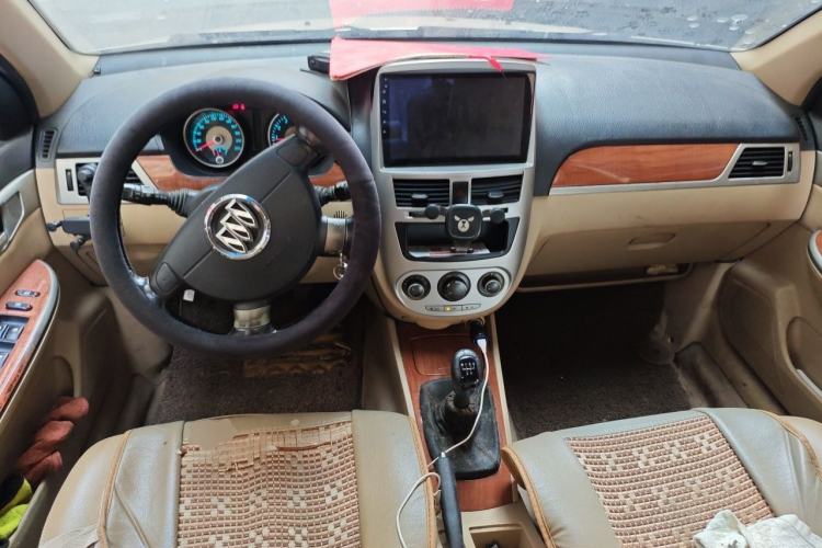 Used Buick Excelle 2011 1.6 LX-MT Center Console