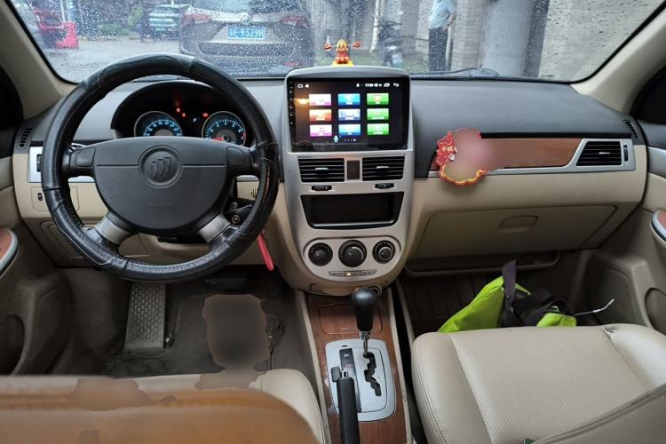 Used Buick Excelle 2011 1.6 LE-AT Center Console