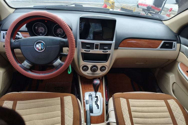 Used Buick Excelle 2011 1.6 LE-AT Center Console