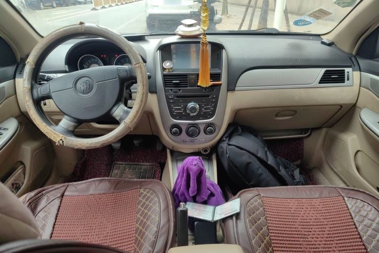 Used Buick Excelle 2011 1.6 LX-MT Center Console