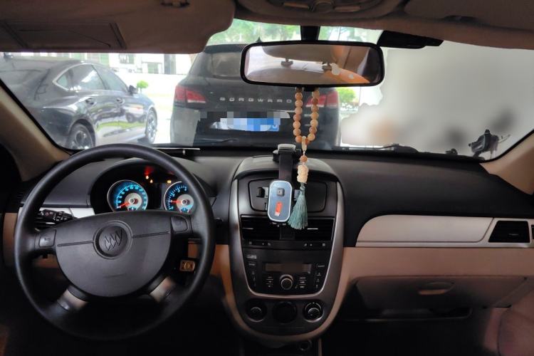 Used Buick Excelle 2011 1.6 LX-MT Center Console
