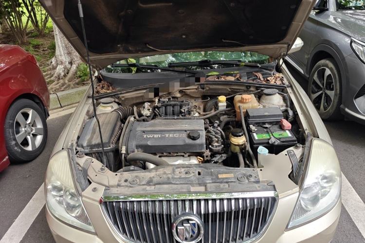 Used Buick Excelle 2011 1.6 LX-MT Engine Bay
