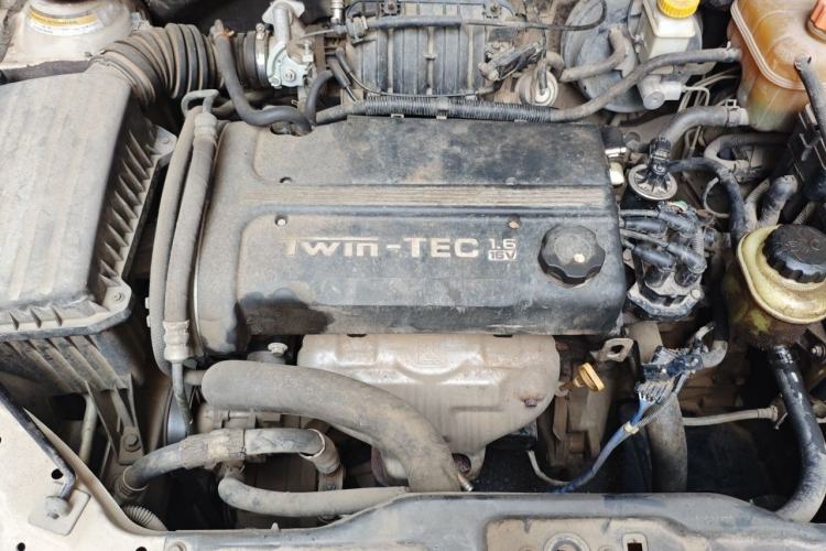 Used Buick Excelle 2011 1.6 LX-MT Engine Bay