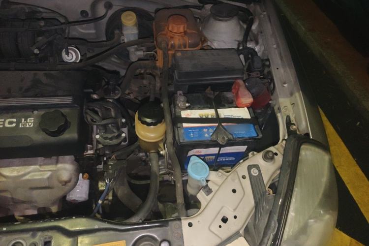 Used Buick Excelle 2011 1.6 LX-MT Engine Bay Left
