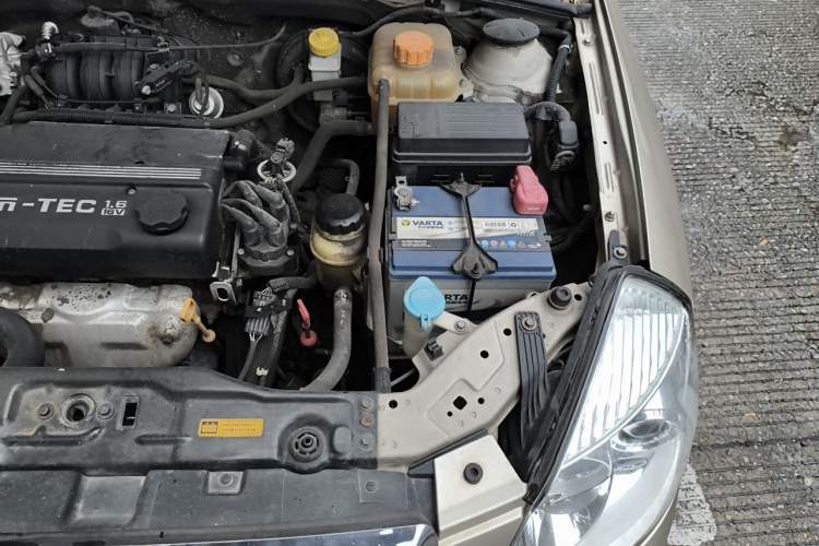 Used Buick Excelle 2011 1.6 LE-AT Engine Bay Left