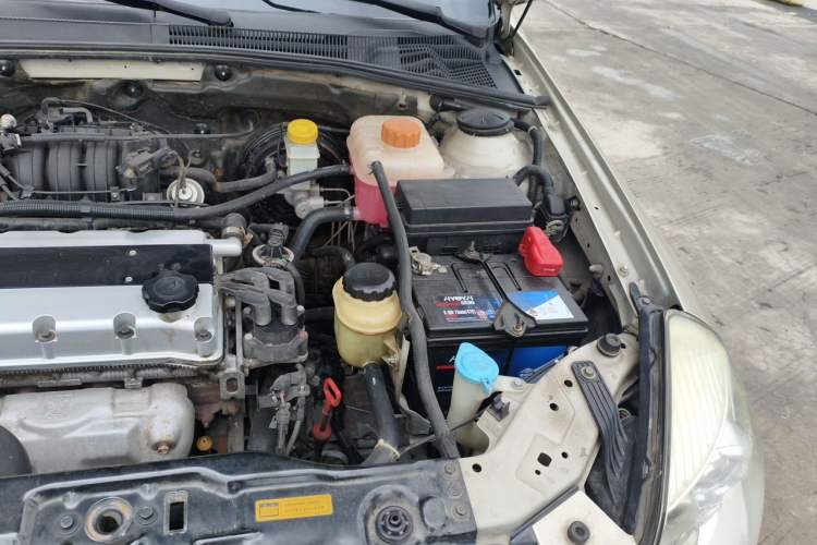 Used Buick Excelle 2011 1.6 LE-AT Engine Bay Left