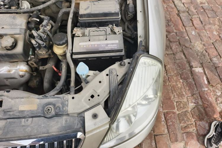 Used Buick Excelle 2011 1.6LX-AT Engine Bay Left