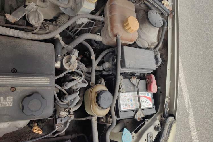 Used Buick Excelle 2011 1.6 LX-MT Engine Bay Left