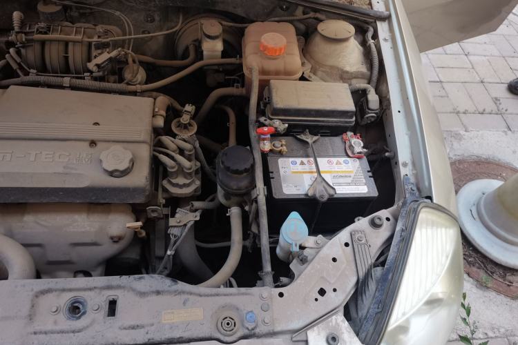 Used Buick Excelle 2011 1.6 LX-MT Engine Bay Left