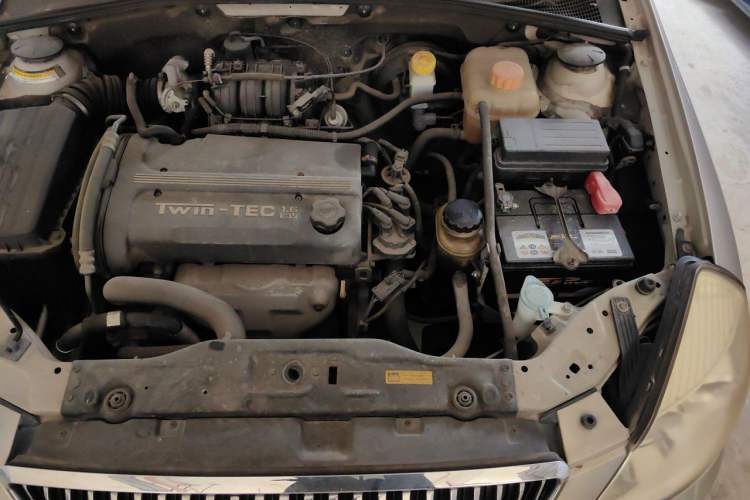 Used Buick Excelle 2011 1.6 LX-MT Engine Bay Left