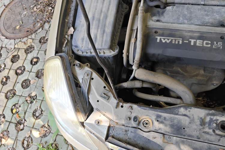 Used Buick Excelle 2011 1.6LX-AT Engine Bay Right
