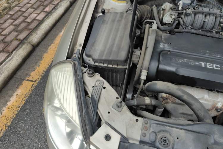 Used Buick Excelle 2011 1.6 LE-AT Engine Bay Right