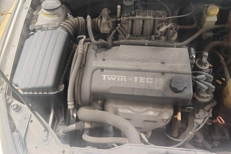 Used Buick Excelle 2011 1.6 LE-AT Engine Bay Right