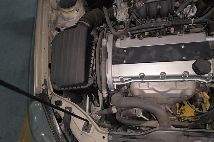 Used Buick Excelle 2011 1.6 LX-MT Engine Bay Right