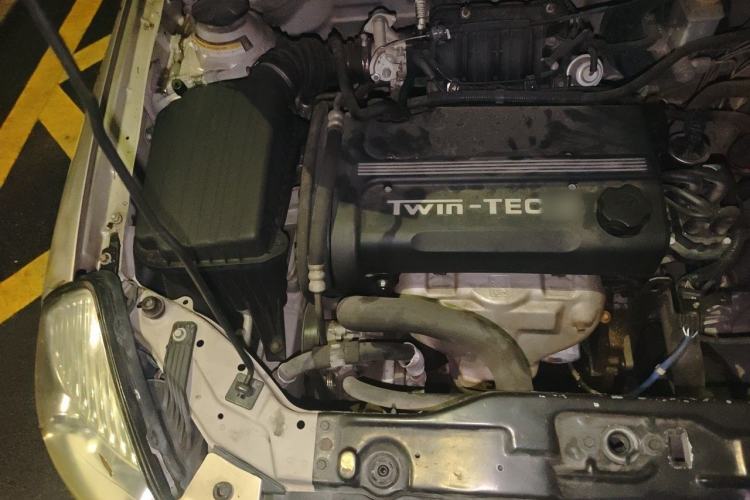 Used Buick Excelle 2011 1.6 LX-MT Engine Bay Right