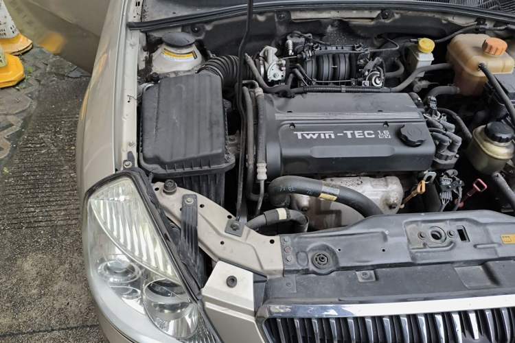 Used Buick Excelle 2011 1.6 LE-AT Engine Bay Right
