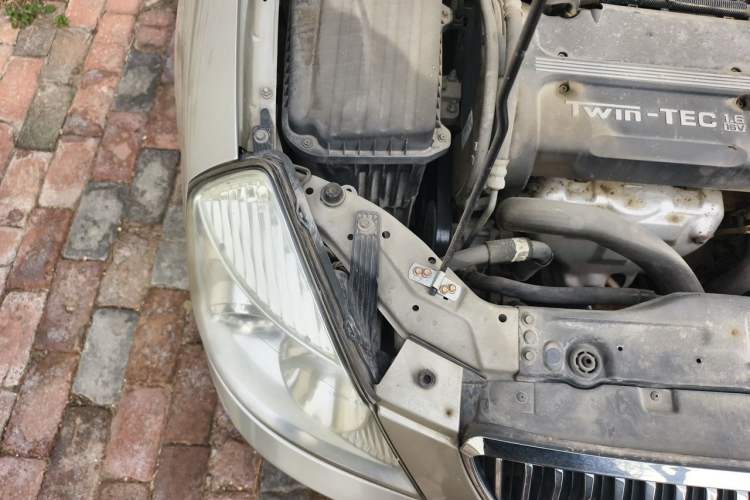 Used Buick Excelle 2011 1.6LX-AT Engine Bay Right
