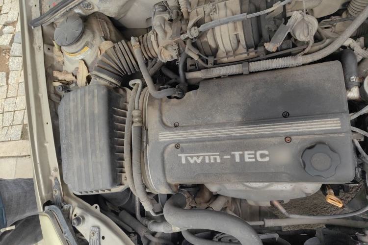 Used Buick Excelle 2011 1.6 LX-MT Engine Bay Right