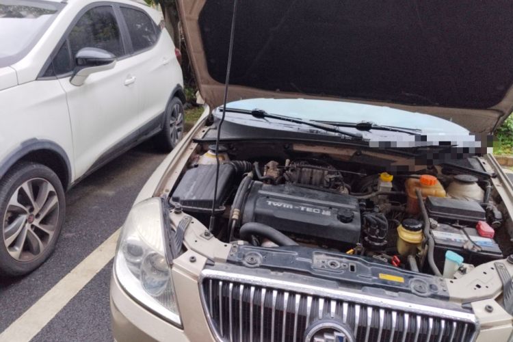 Used Buick Excelle 2011 1.6 LE-AT Engine Bay Right