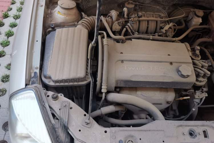 Used Buick Excelle 2011 1.6 LX-MT Engine Bay Right