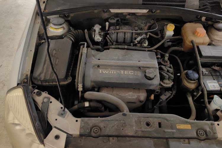 Used Buick Excelle 2011 1.6 LX-MT Engine Bay Right