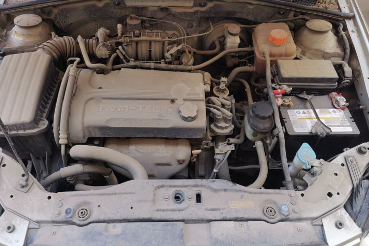 Used Buick Excelle 2011 1.6 LX-MT Engine Bay