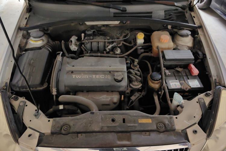Used Buick Excelle 2011 1.6 LX-MT Engine Bay