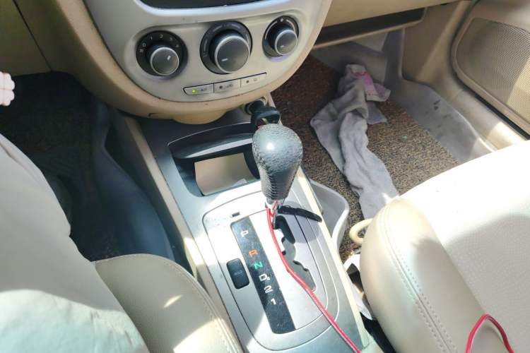 Used Buick Excelle 2011 1.6LX-AT Gear Lever