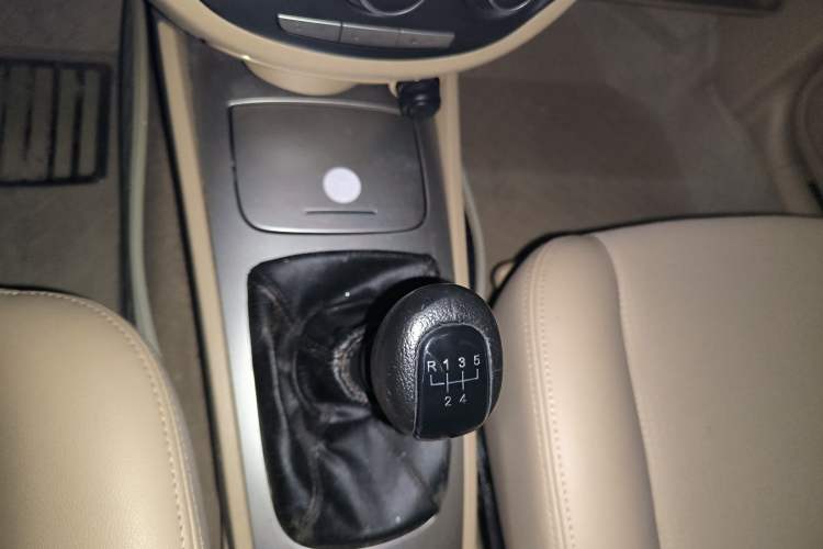 Used Buick Excelle 2011 1.6 LX-MT Gear Lever