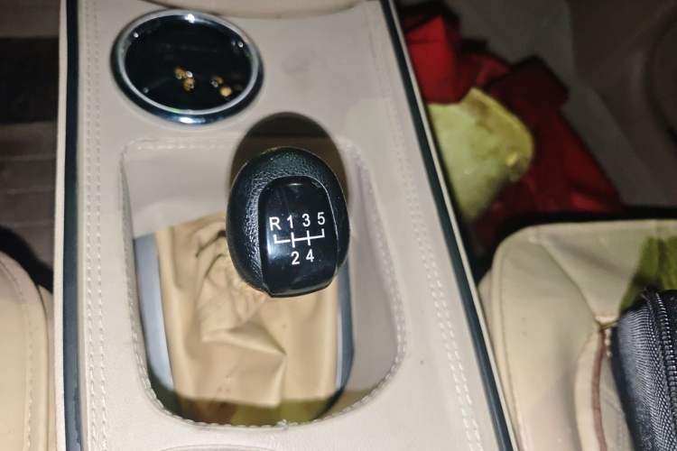 Used Buick Excelle 2011 1.6 LX-MT Gear Lever
