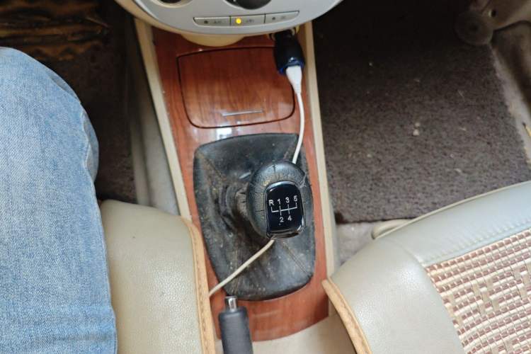 Used Buick Excelle 2011 1.6 LX-MT Gear Lever