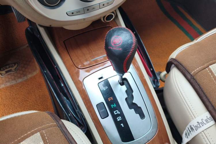 Used Buick Excelle 2011 1.6 LE-AT Gear Lever