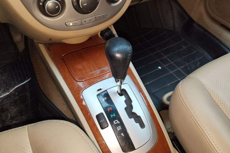 Used Buick Excelle 2011 1.6 LE-AT Gear Lever