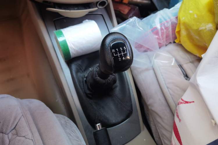 Used Buick Excelle 2011 1.6 LX-MT Gear Lever