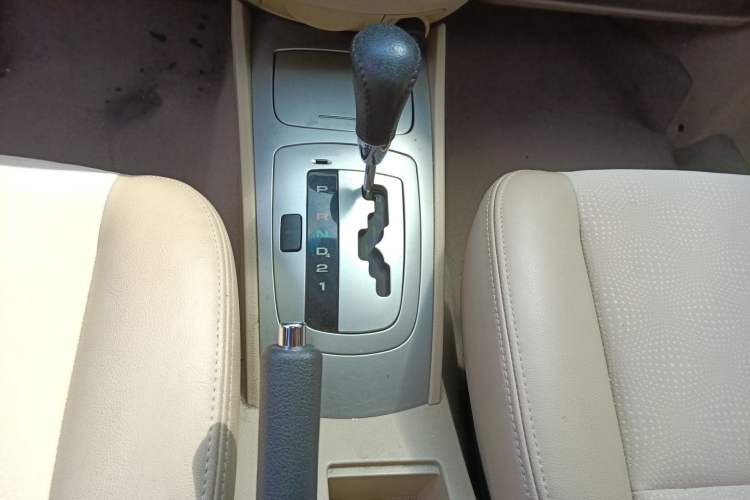 Used Buick Excelle 2011 1.6LX-AT Gear Lever
