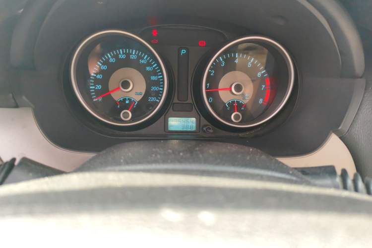 Used Buick Excelle 2011 1.6LX-AT Odometer Close Up