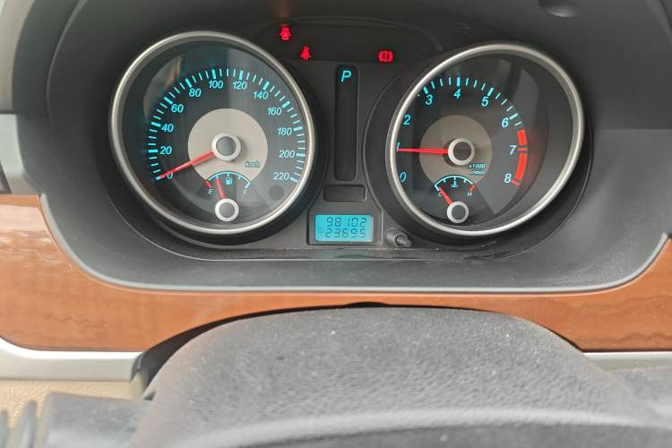 Used Buick Excelle 2011 1.6 LE-AT Odometer Close Up