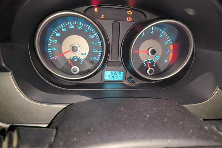 Used Buick Excelle 2011 1.6 LX-MT Odometer Close Up
